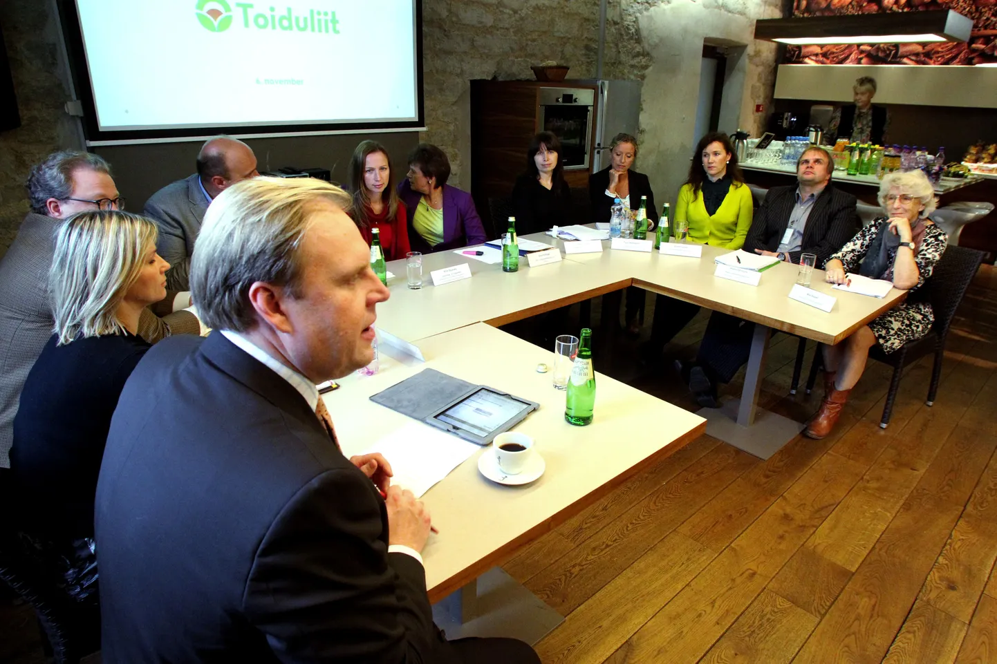 Toiduliidu ümarlaud.