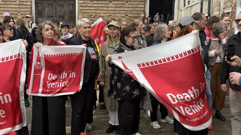 Teju puse mākslinieku atsakās no pretendēšanas uz Venēcijas biennāles publikas balvām