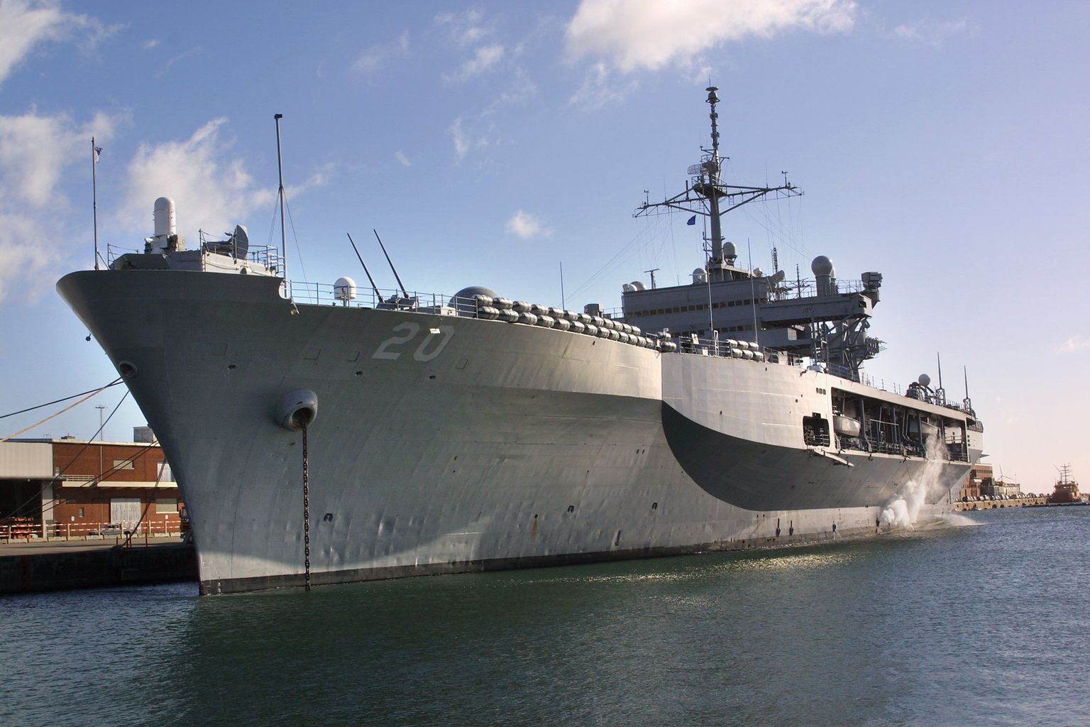 Корабль ВМФ США Mount Whitney.