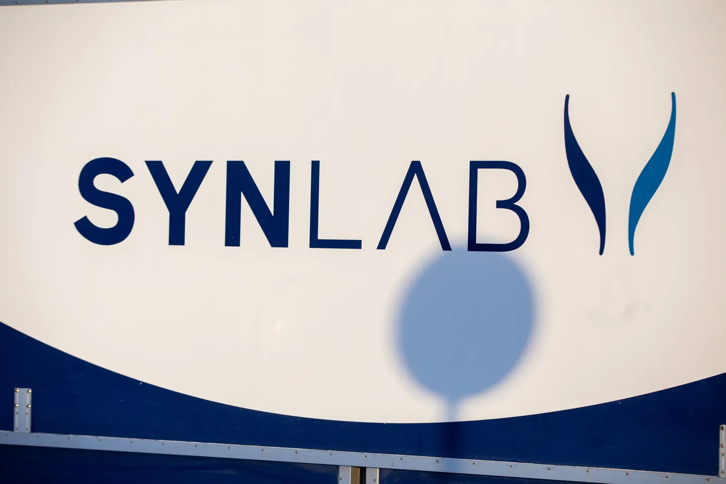Логотип Synlab.