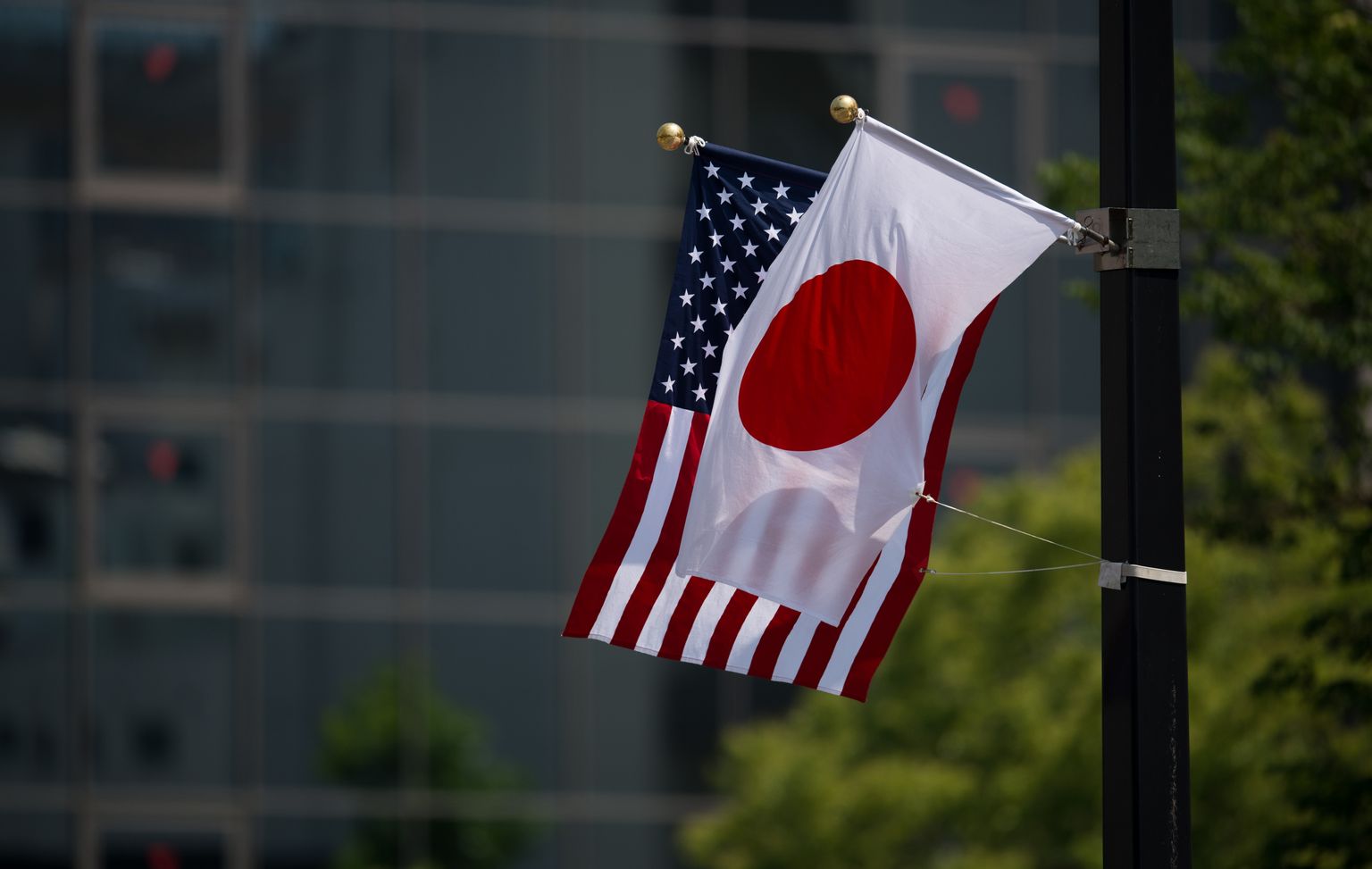Jaapani ja USA lipud Hiroshimas.