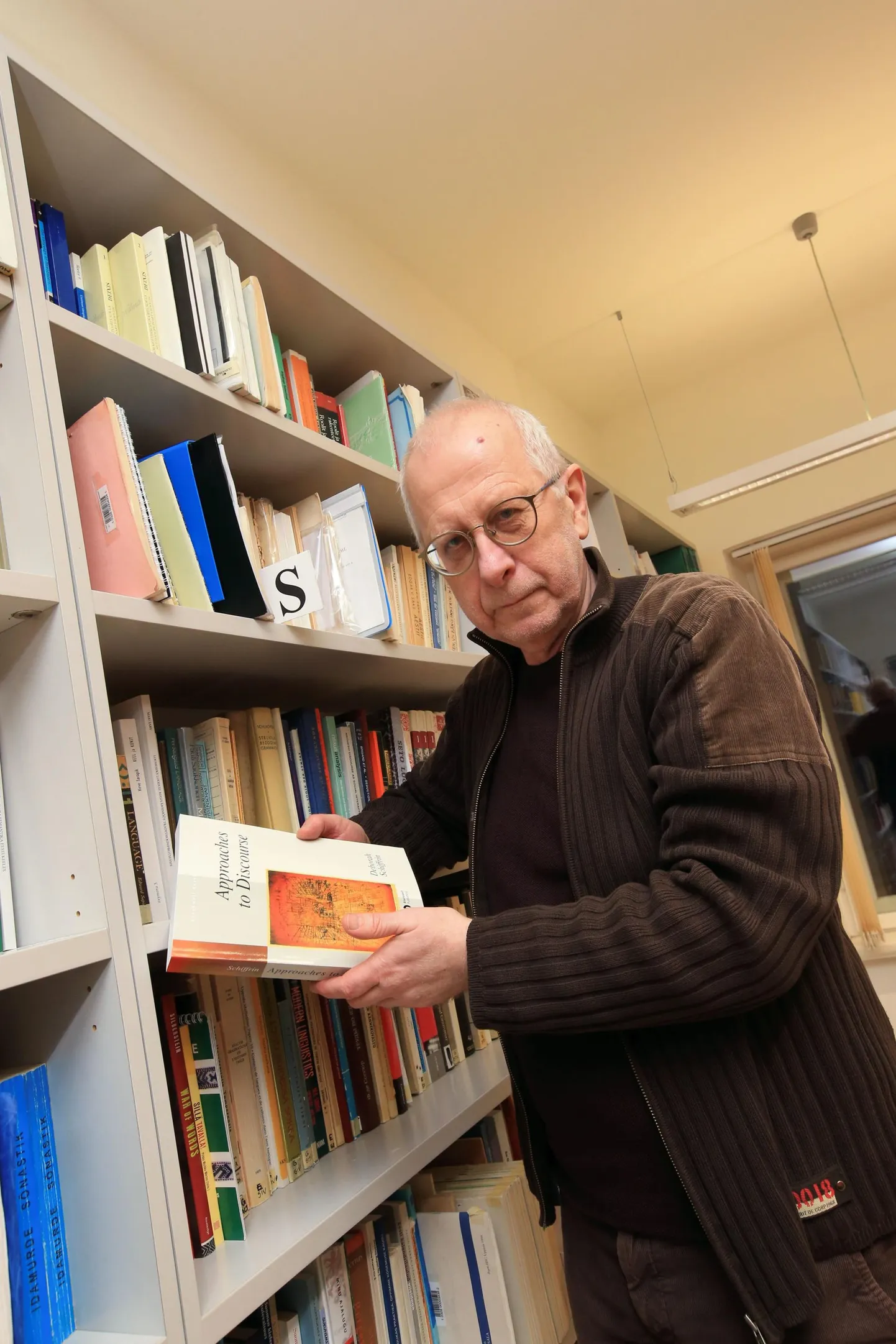 TRT03: TIIT HENNOSTE: TARTU, EESTI, 05FEB18 -
Pildil Valgetähe IV klassi teenetemärgi pälvinud keeleteadlane Tiit Hennoste.
ma/Foto MARGUS ANSU EESTI MEEDIA FOTO: Margus Ansu