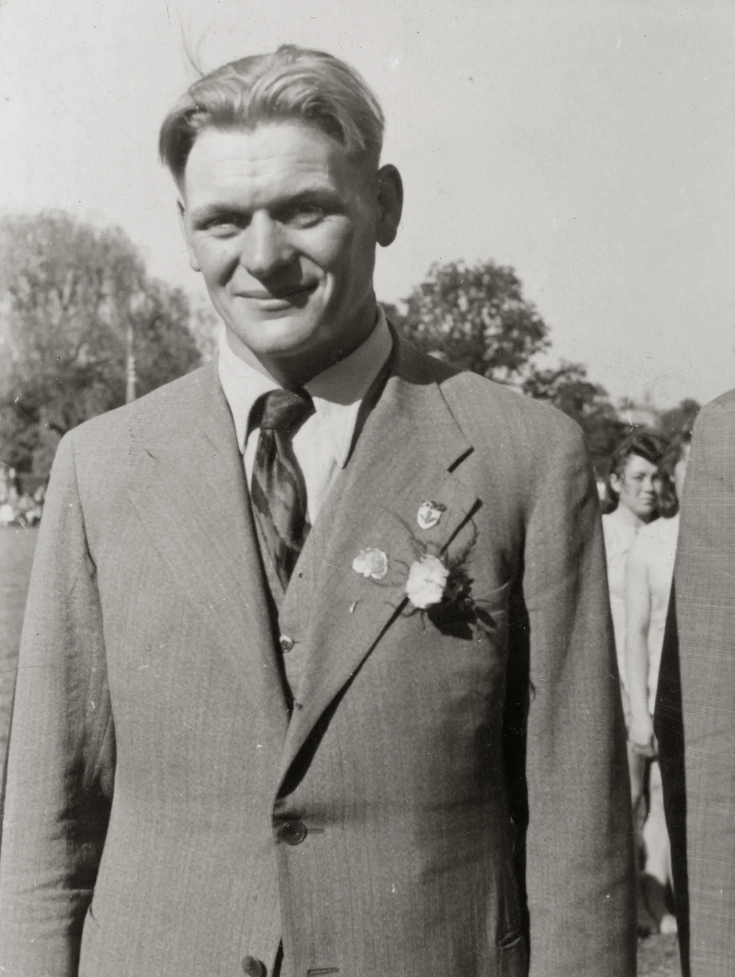 Kristjan Palusalu rahvusvahelise olümpialiikumise 50. aastapäeva tähistamisel Tallinnas Kadrioru staadionil (1944).