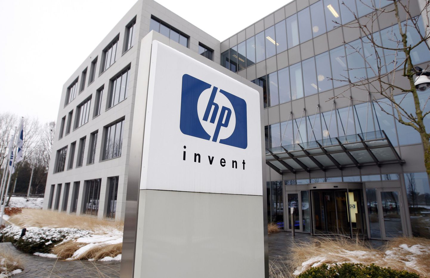 HP logoga lipp ettevõtte Belgia peakorteri ees.