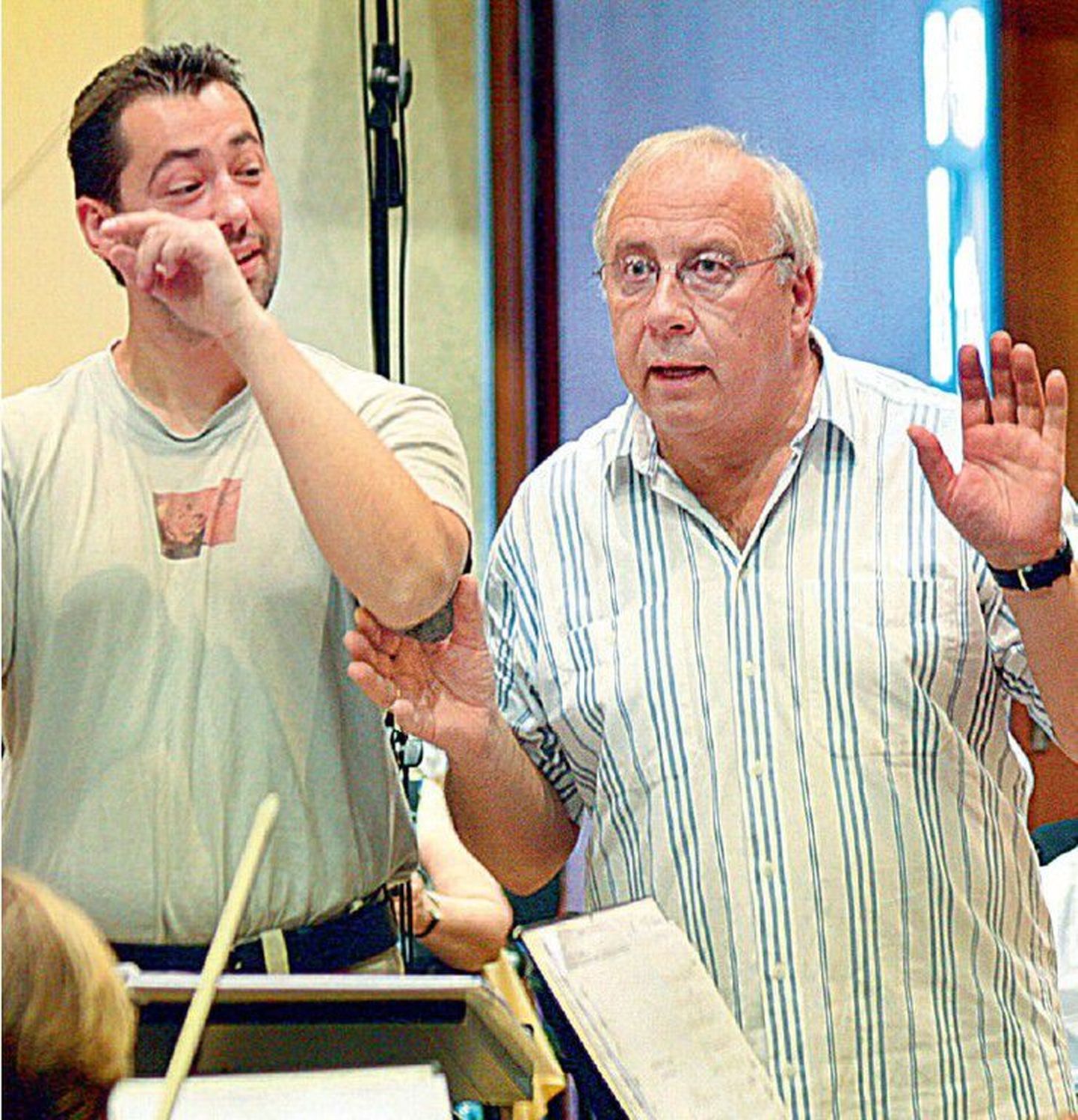Alates 2000. aastast juhatab Neeme Järvi (paremal) suviti Pärnus David Oistrahhi festivalil dirigentide
suveakadeemiat. Pildil Järvi meistriklass 2006. aasta juulis.