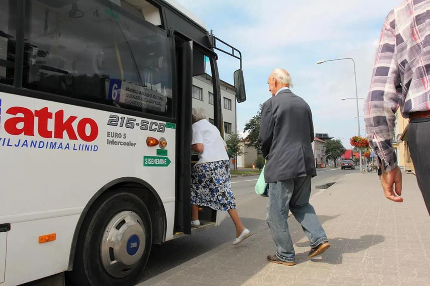 Kuigi riigi toetus ühistranspordi korraldamiseks võib tuleval aastal väheneda, ei plaani Viljandi maavalitsus busside sõidugraafikut muuta.