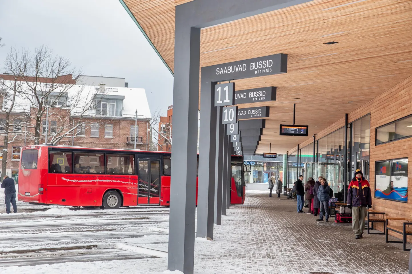 Noored, kelle buss koju läheb õhtul peale kella 21 soovivad, et bussijaam oleks talvel lahti kella 22ni.
