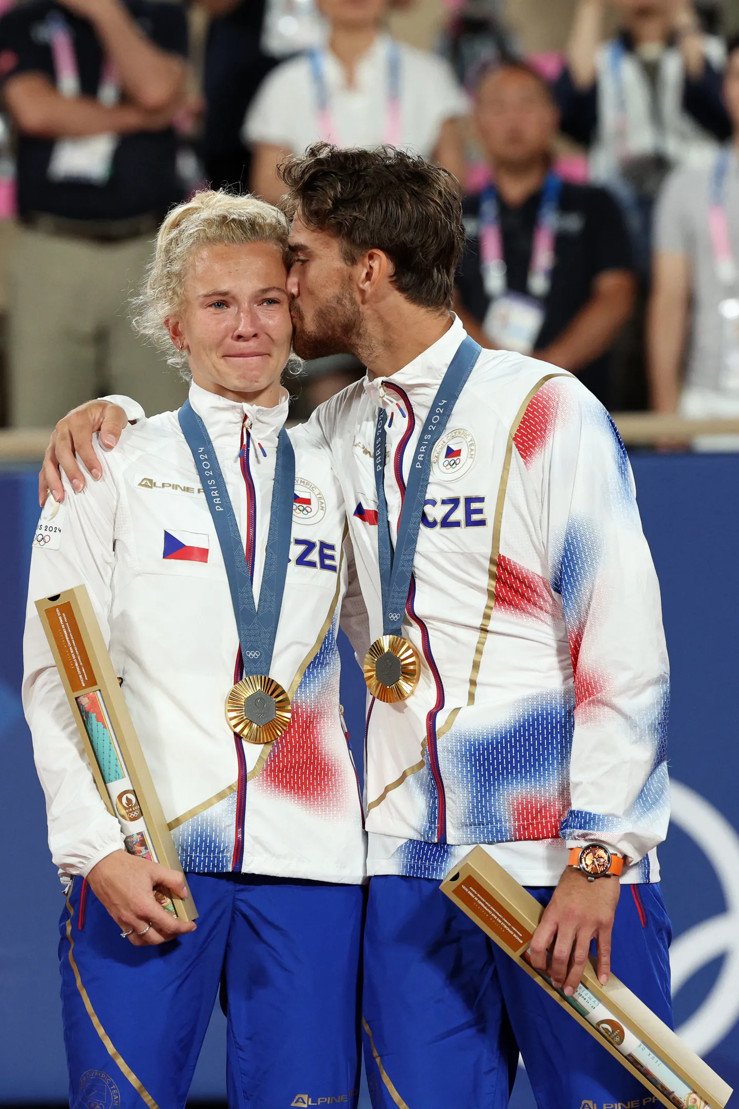 Tšehhi tennisistid Kateřin Siniaková ja Tomáš Macháč võitsid 2. augustil 2024 Pariisi olümpiamängudel segapaarismängus kulla.