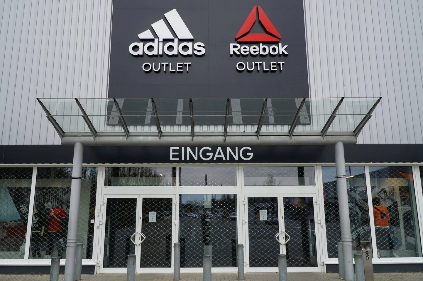 Adidase ja Reeboki soodusmüügi pood Bremenis.