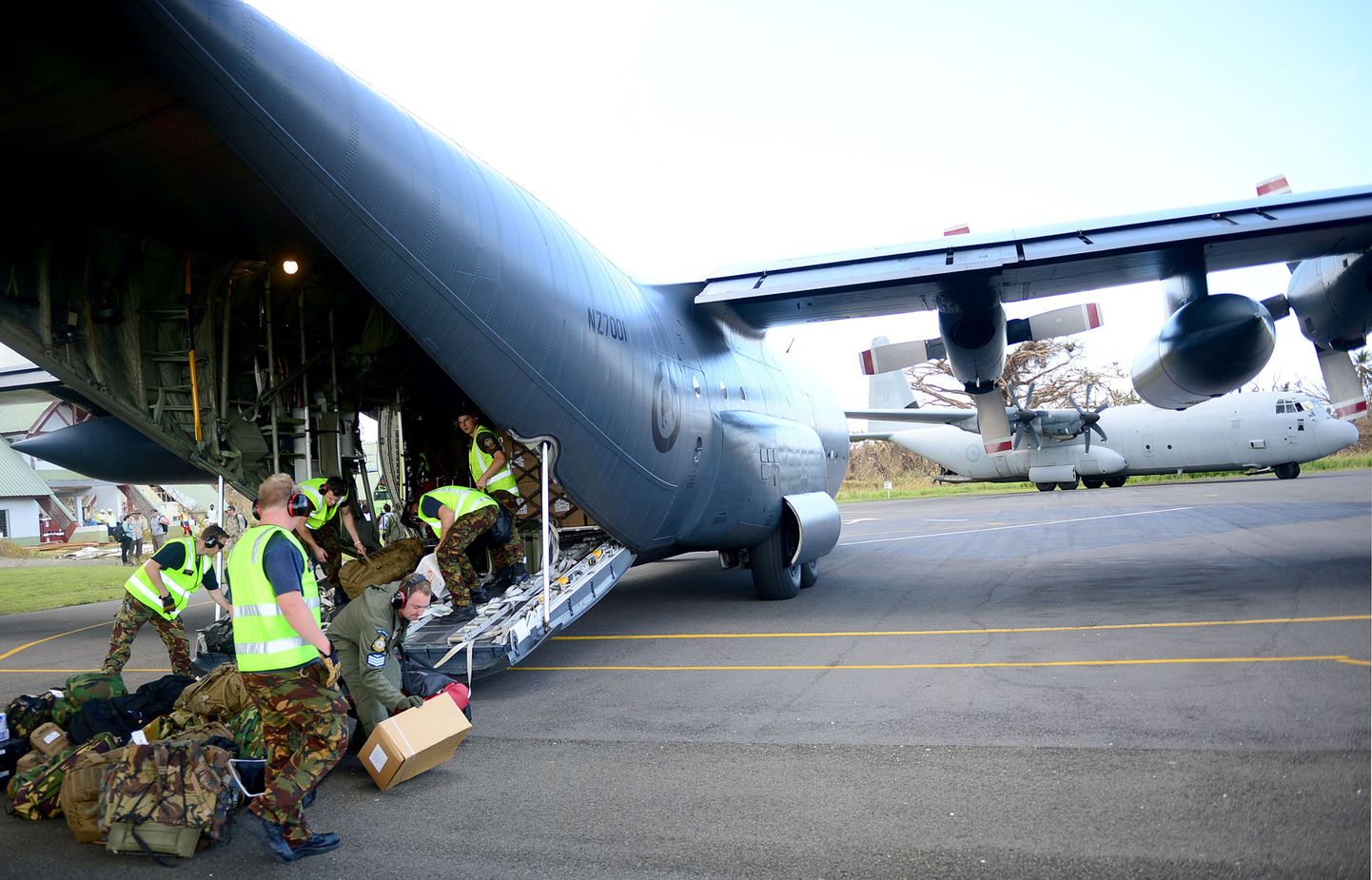 Uus-Meremaa sõjavägi aitas 2015. aastal keeristormi tõttu kannatanud Vanuatu elanikke.