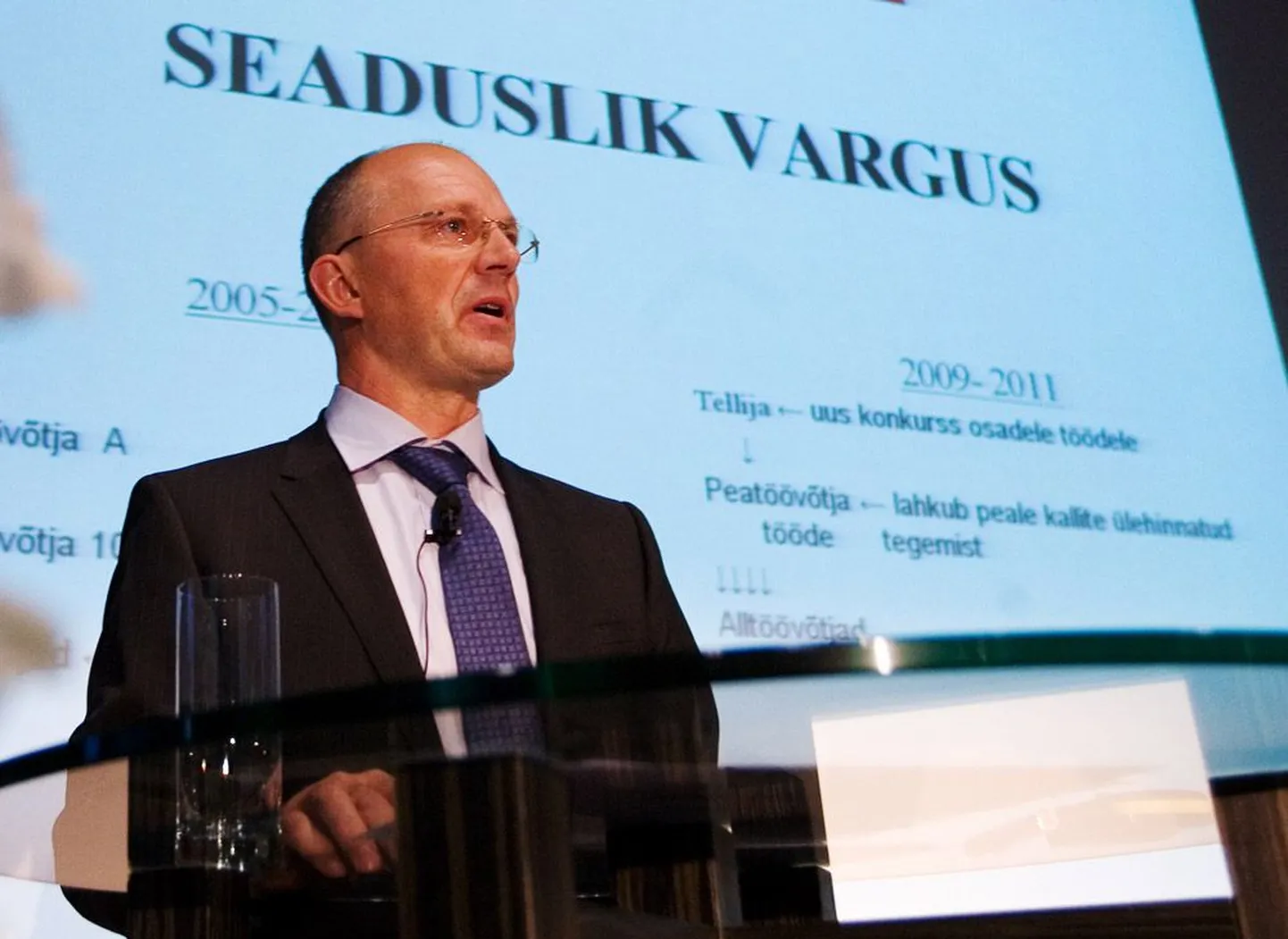 Ärimees Toomas Annus jagas konverentsil «Äriplaan 2011» viiesajale ettevõtjale isiklikke kogemusi suhtlusest prokuratuuri ja kaitsepolitseiga.