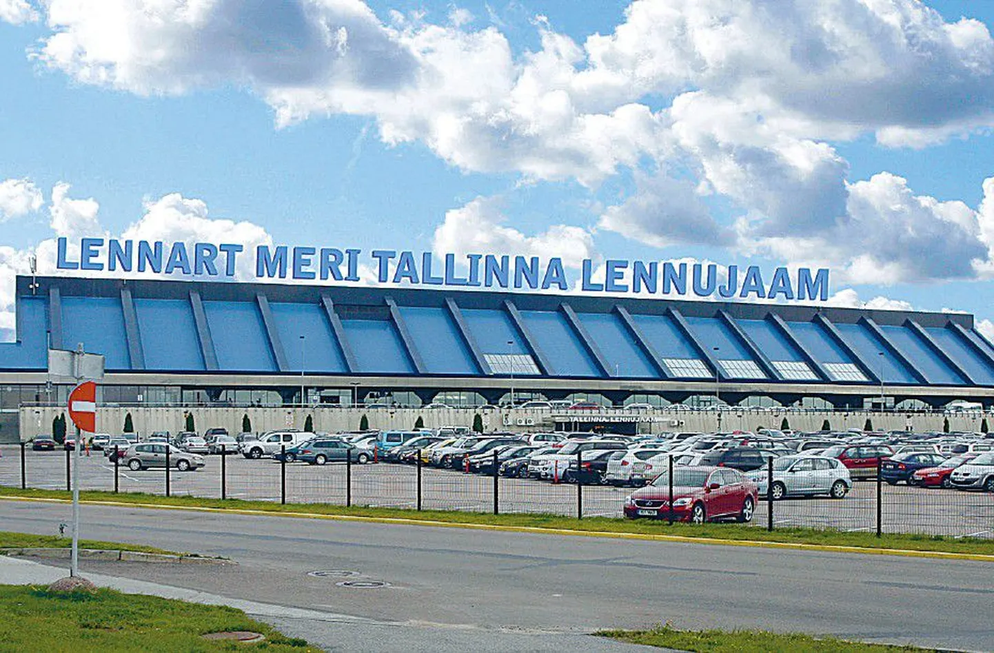 Alates 29. märtsist, mil möödub 80 aastat Lennart Meri sünnist, peaks Tallinna lennujaam hakkama kandma tema nime.