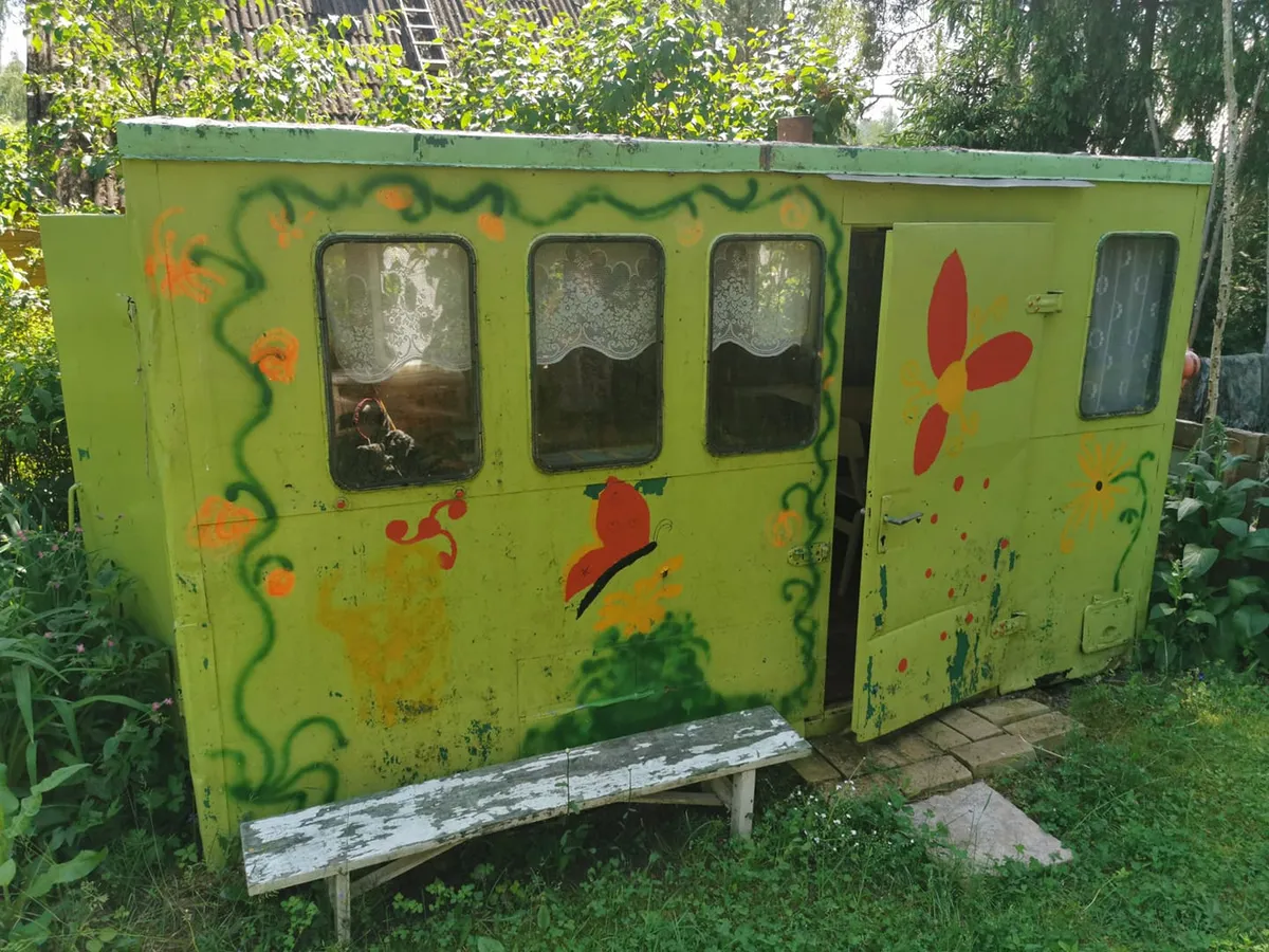 Игровой домик из старого вагончика.