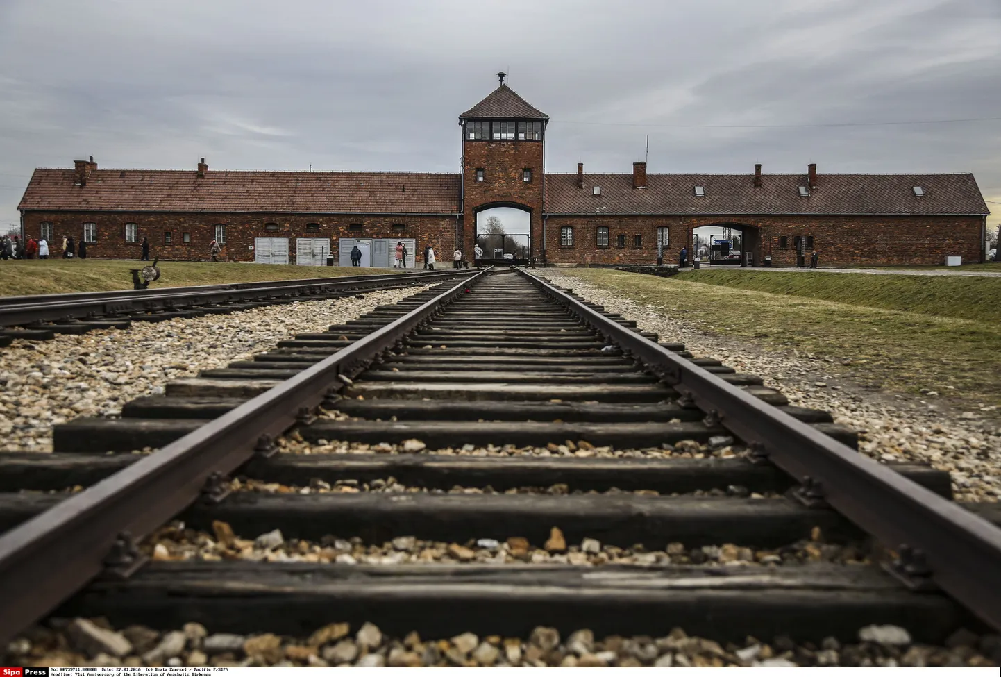 Rööpad Auschwitzi koonduslaagri juures.