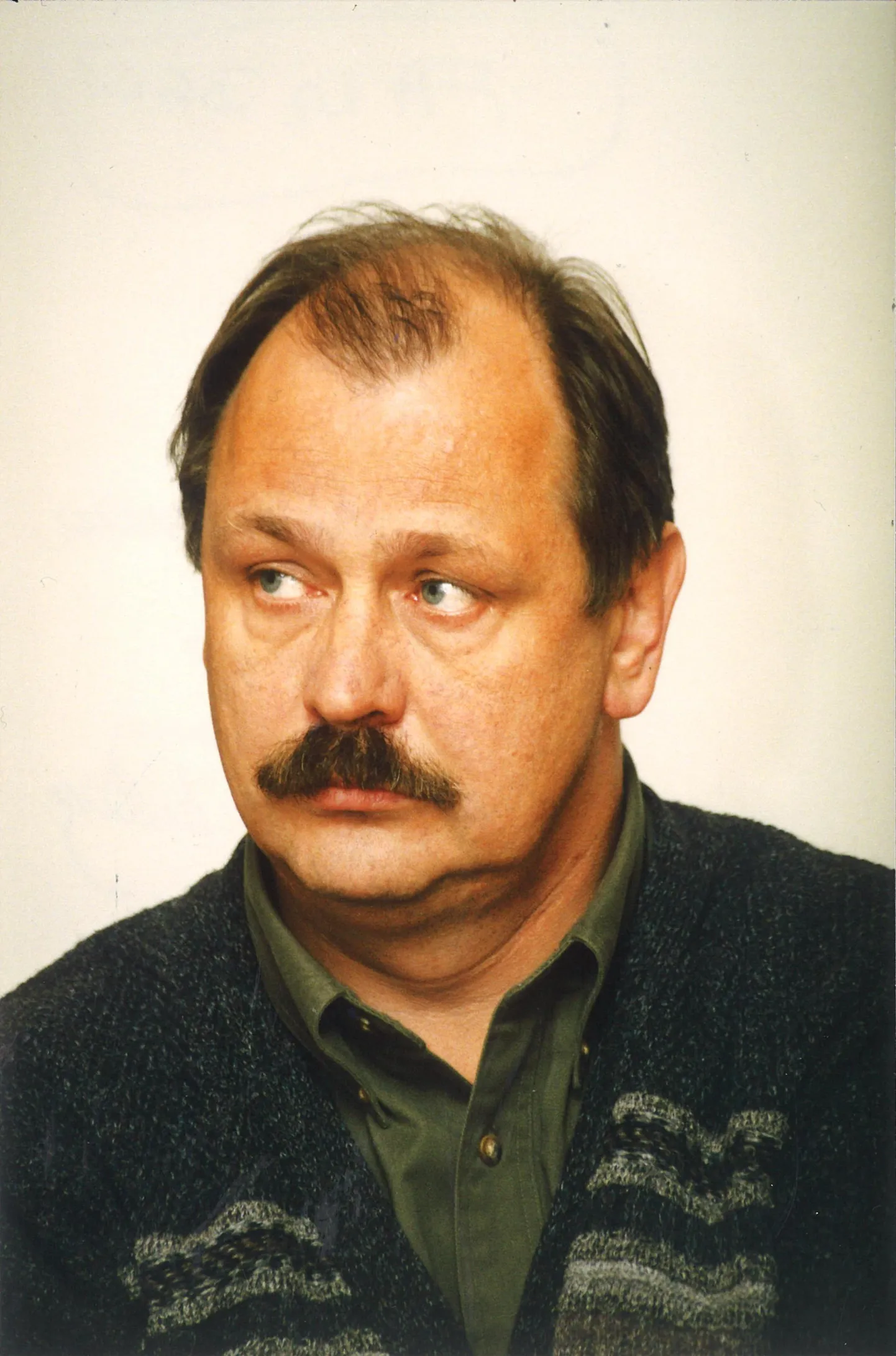 Tarmo Lindmaa oli 1990-ndate alguses Lääne-Viru abimaavanem, hiljem asus juhtima piimatööstusettevõtet.