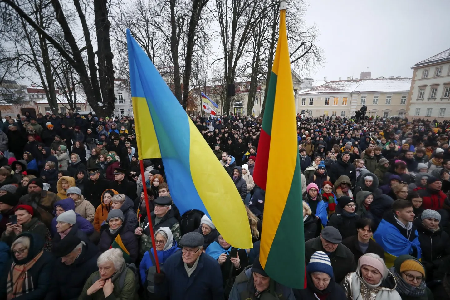 Rahvahulk kogunes eile Leedu presidendilossi ette kohtuma Ukraina presidendi Volodõmõr Zelenskõiga.