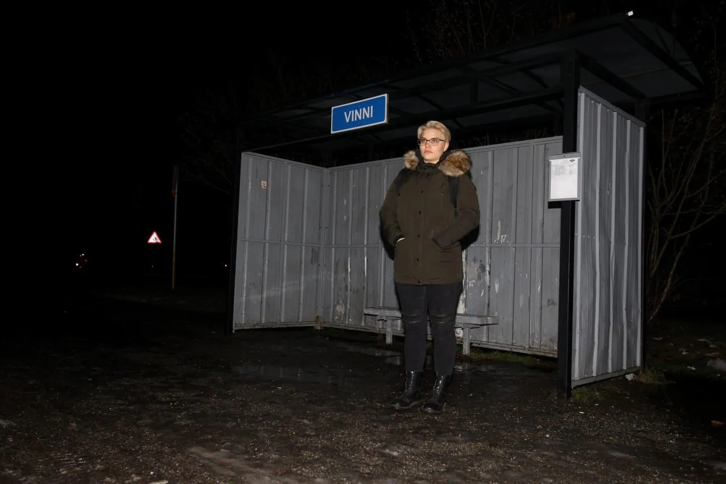 Vinni bussipeatus tekitab inimestes vastakaid arvamusi – ühed peavad seda pimedaks, teised arvavad, et see on piisavalt valgustatud.
