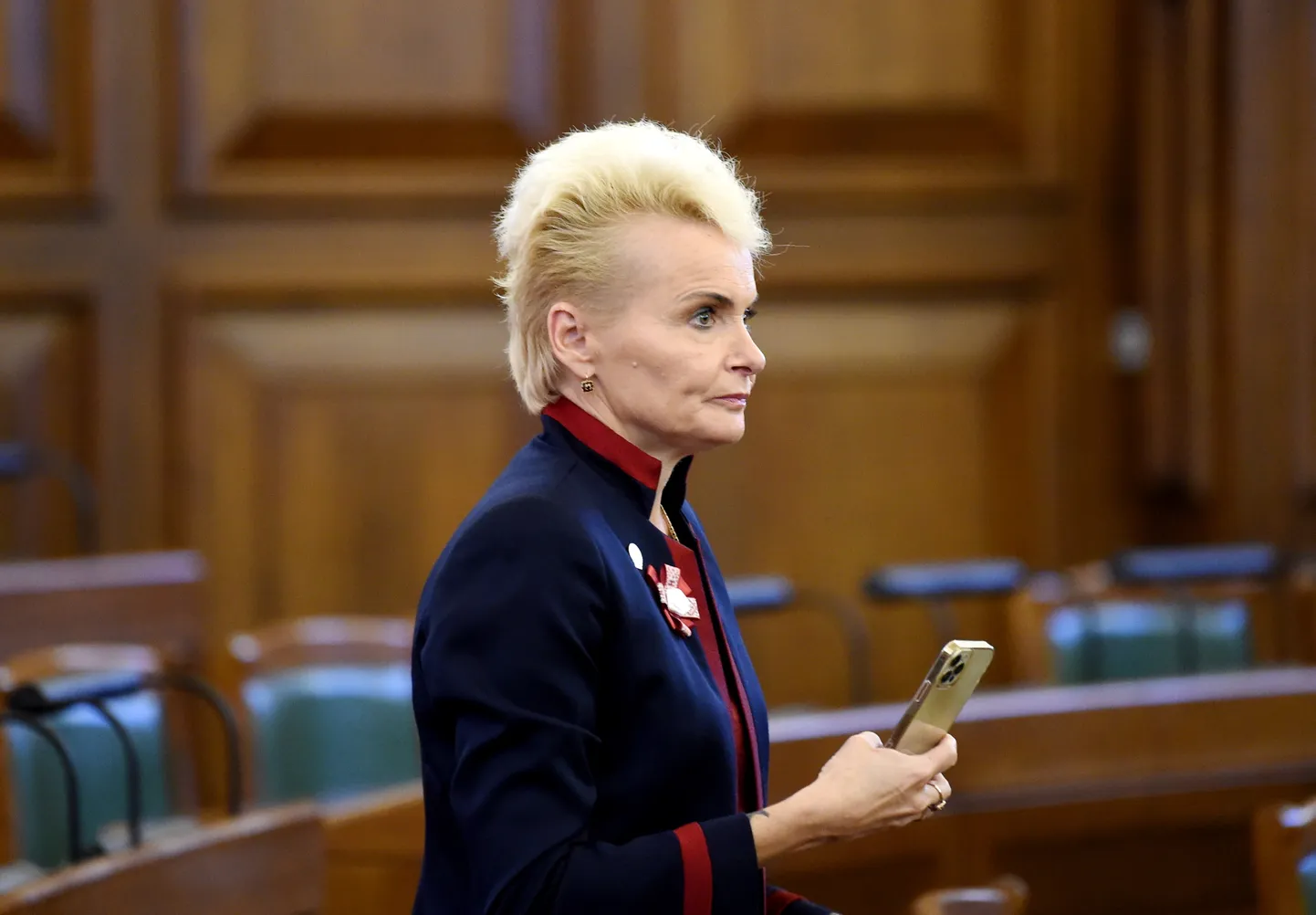 Saeimas deputāte Aiva Vīksna Saeimas svinīgās sēdes laikā, kurā atzīmē Latvijas Republikas 1. Saeimas sanākšanas un Satversmes spēkā stāšanās 100. gadadienu.