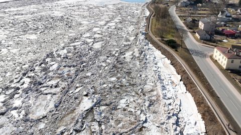 Daugavā vēl nav sākusies ūdens līmeņa pazemināšanās
