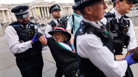 Palestīniešu atbalstītāju protestos Londonā aizturēti simtiem cilvēku