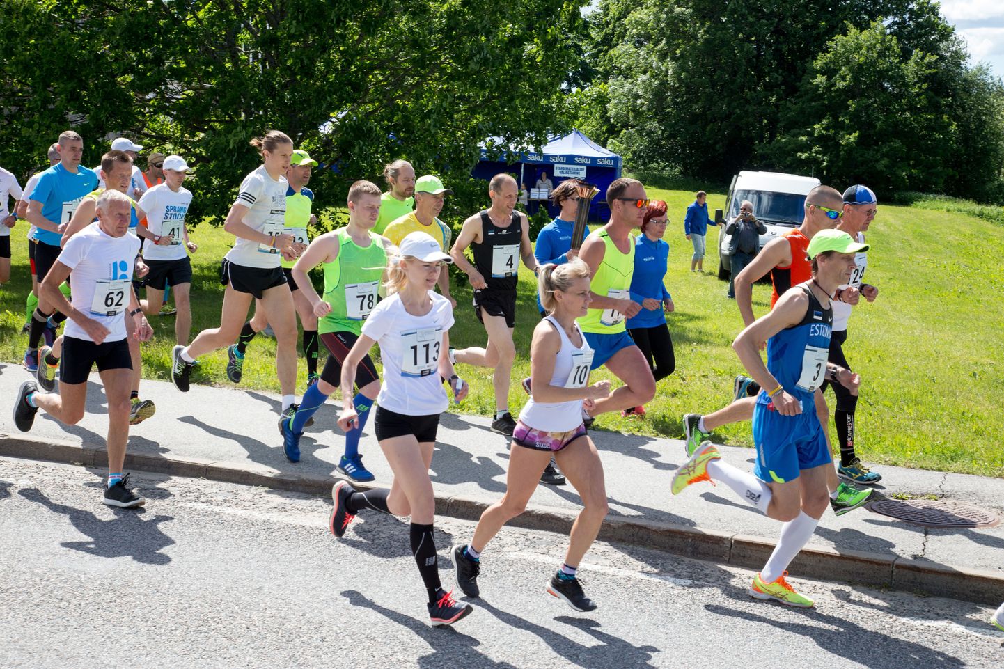 Maratonijooksjad toovad võidupüha mälestustule Torist Pärnusse.