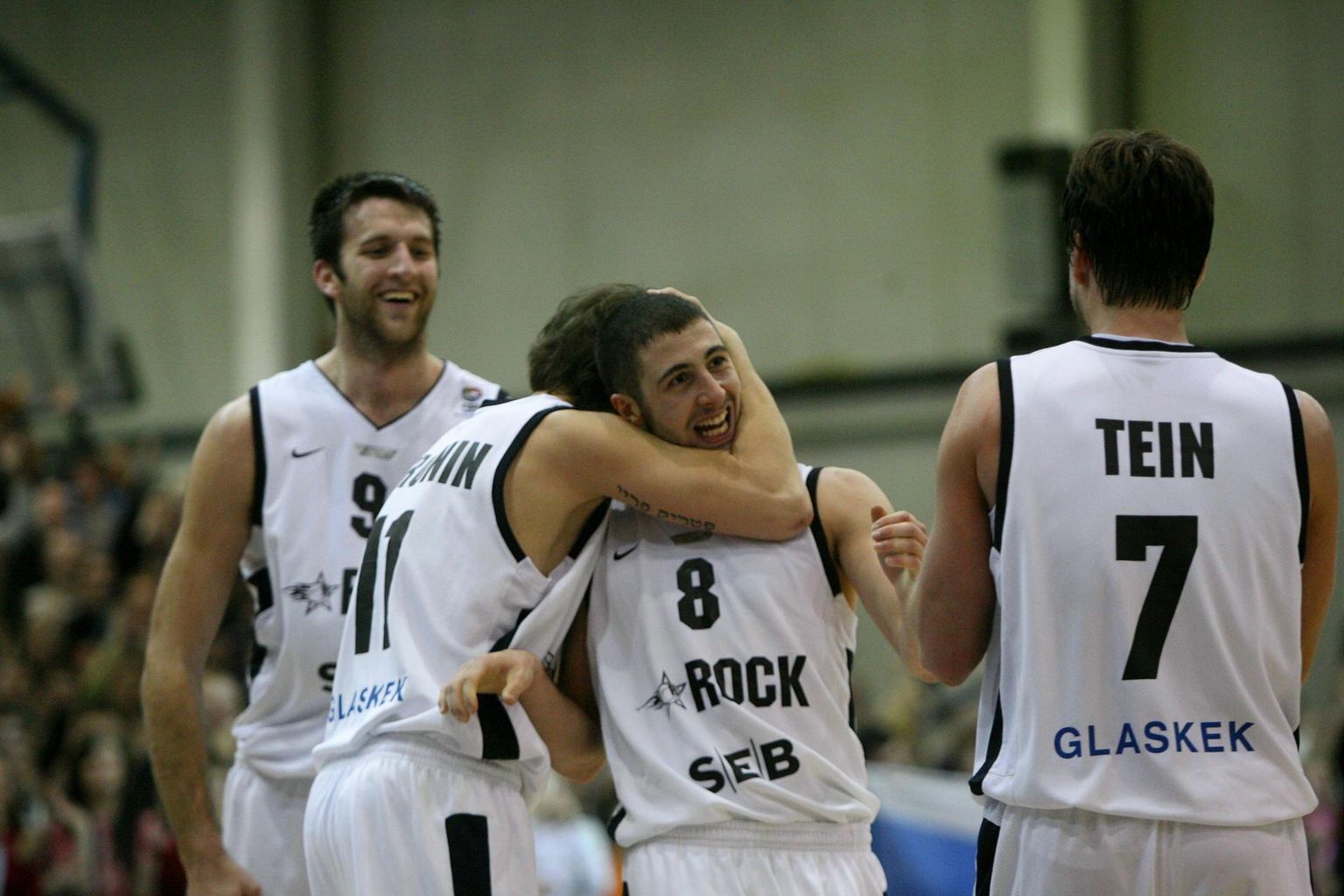 Pildimeenutus 2008. aasta kevadest: Tartu Rock on otsustavas mängus alistanud Permi Ural-Greati ja jõudnud eurosarjas Final Fouri. Rõõmustavad Brian Cusworth (vasakult), Marek Doronin, Giorgi Tsintsadze, Tanel Tein.
