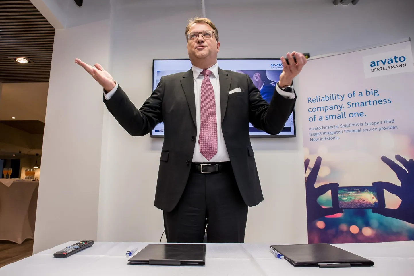 Arvato Financial Solutionsi tehnoloogiakeskus alustas 2016. aastal Tallinnas viie töötajaga. Pildil Saksa kontserni tollane tegevjuht MIchael Weinreich keskuse avamisel veebruaris 2016.