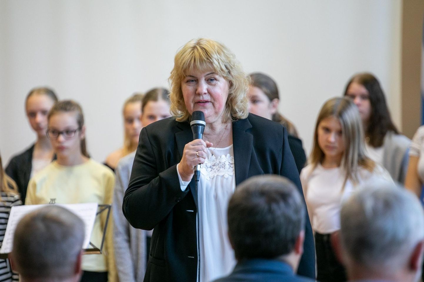 Uued väljakutsed ootavad: Uhtna kooli senine direktor Anne Mäeots lahkub tipus, üheksa aastat on ta saja õpilasega põhikoolile andnud endast kõik.