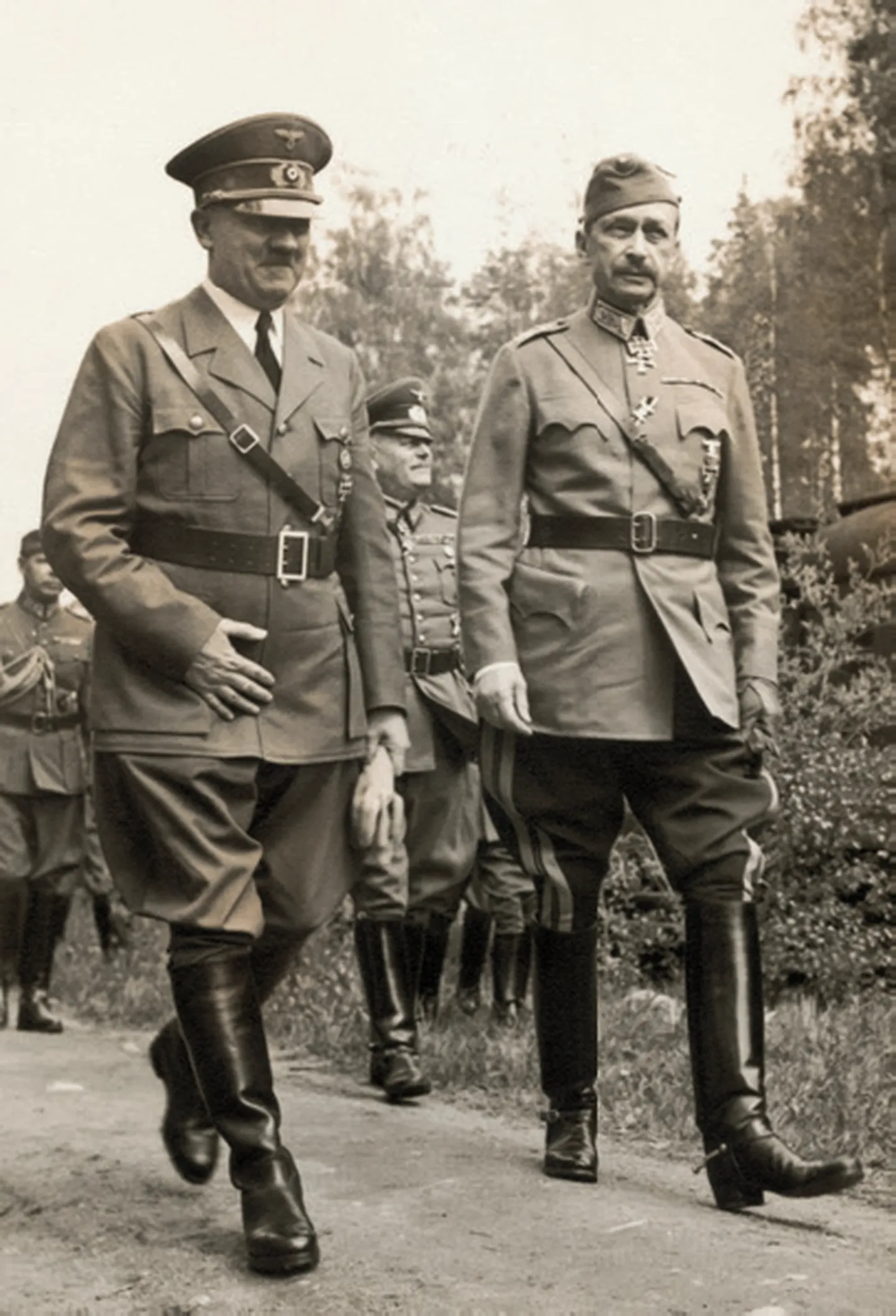 Четвертого июня 1942 года Гитлер прилетал в Финляндию, чтобы лично поздравить фельдмаршала Маннергейма с 75-летием.