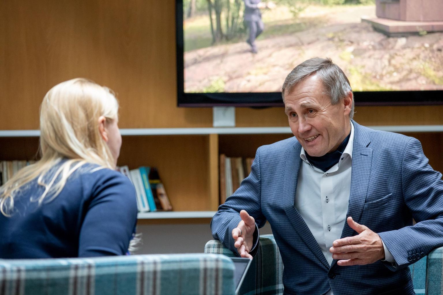Haridus- ja teadusminister Tõnis Lukas külastas enne intervjuud Pärnu Tammsaare kooli, mis jättis talle väga positiivse mulje.