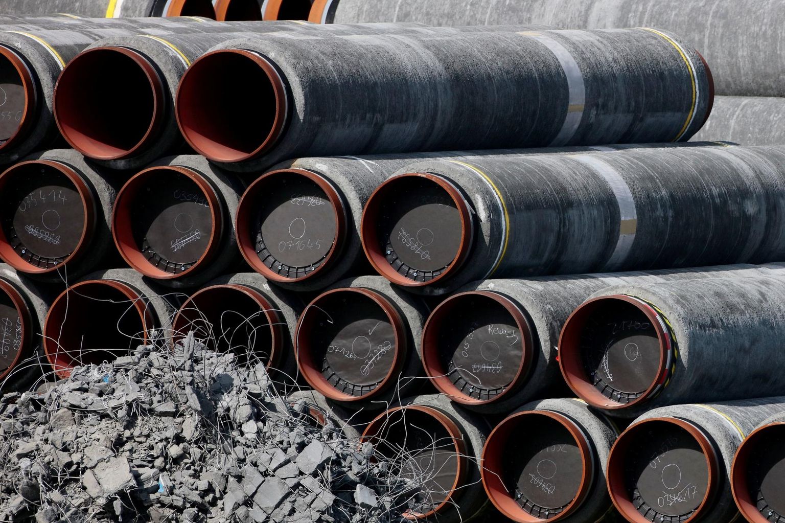 Nord Stream 2 gaasitrassi ehitamiseks kasutatavad torud.