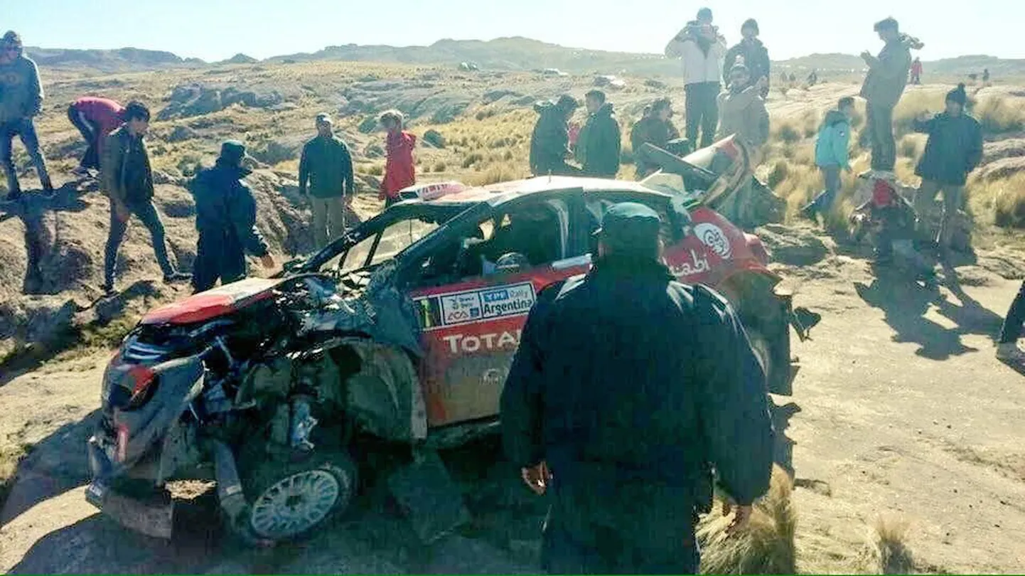 Kris Meeke'i masin pärast hirmsat avariid.