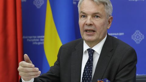 Министр иностранных дел Финляндии подозревается в совершении двух должностных преступлений