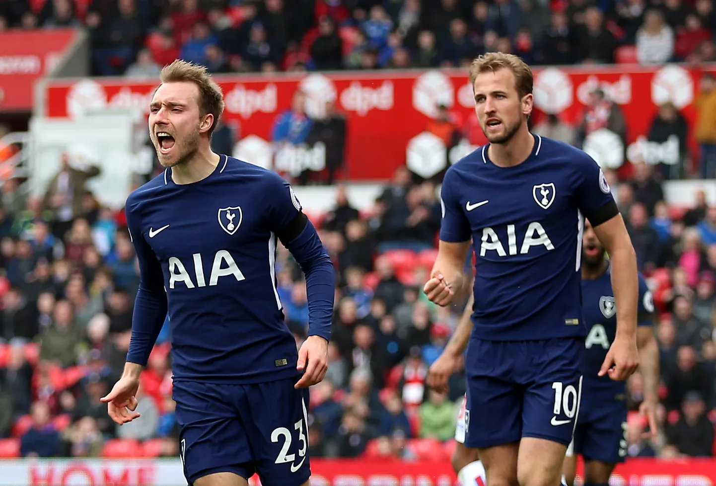 «Minu värav!» ütleb Christian Erikseni (vasakul) emotsioon. «Ei, minu!» arvab paremal Harry Kane. Lõpuks jäigi peale Kane'i soov.