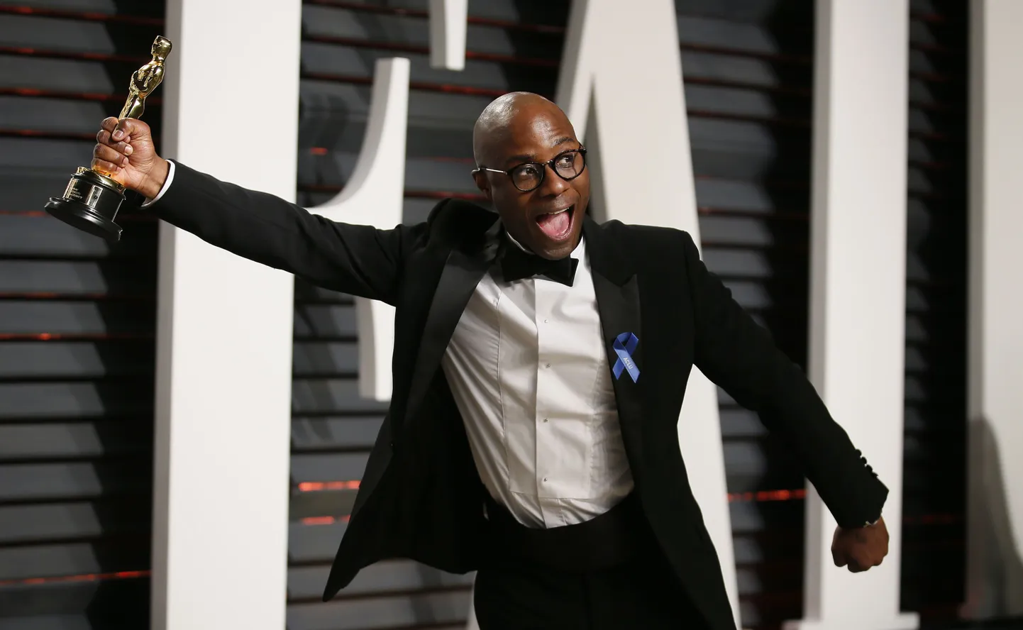 Barry Jenkins rõõmustab Oscari üle.