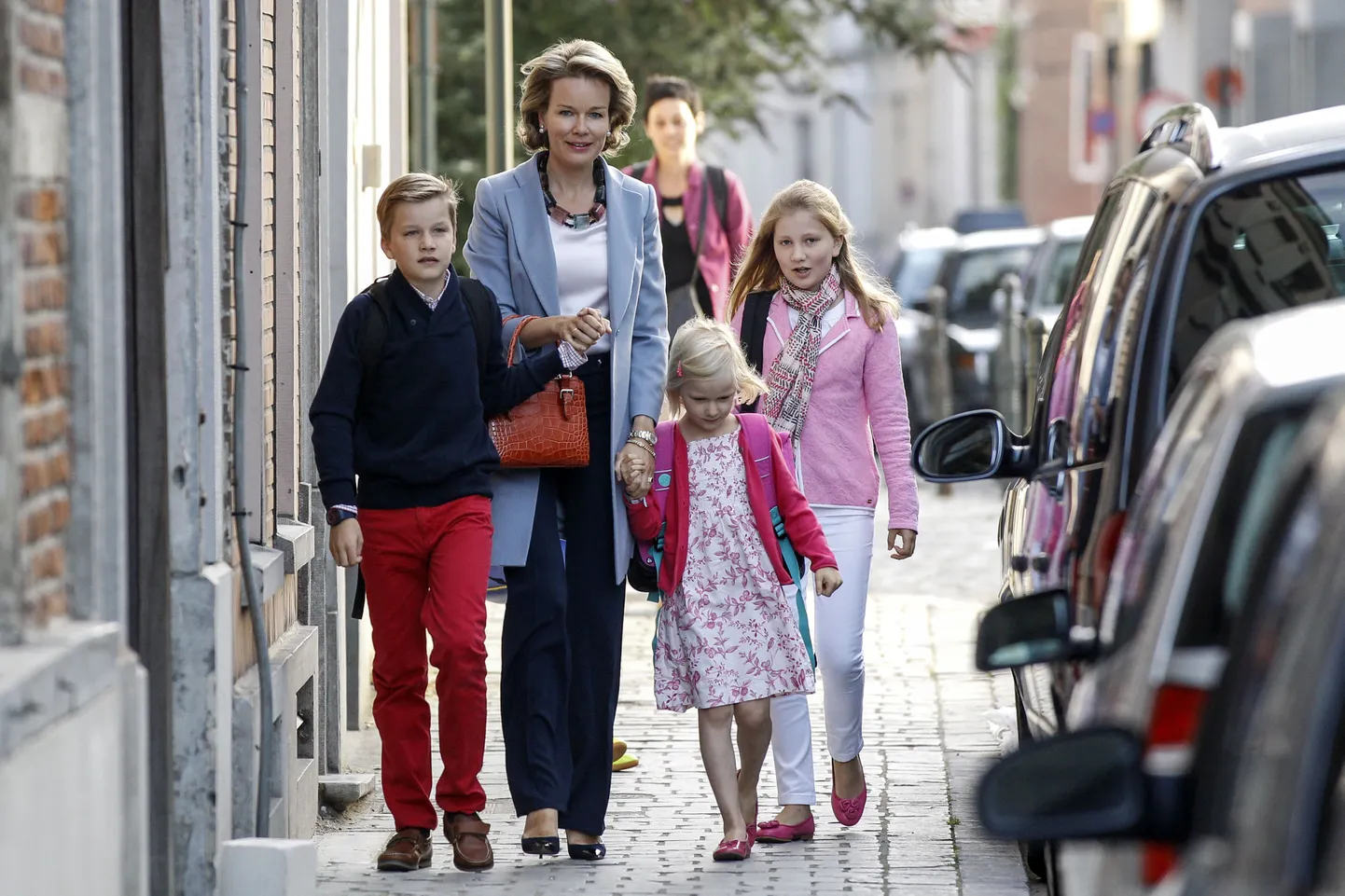Belgia kuninganna Mathilde, prints Gabriel (vasakul), printsess Eleonore  ja kroonprintsess Elisabeth (paremal ema kõrval)