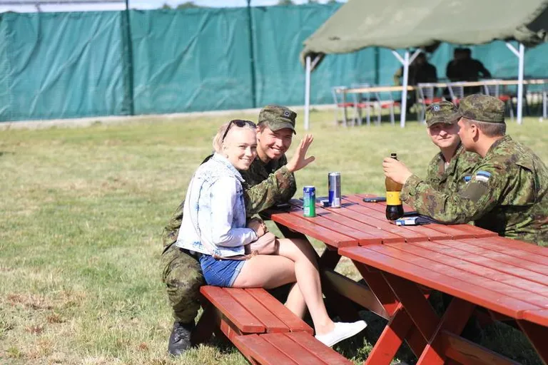 Tapa sõjaväelinnakus said kõik huvlised ringi vaadata.
