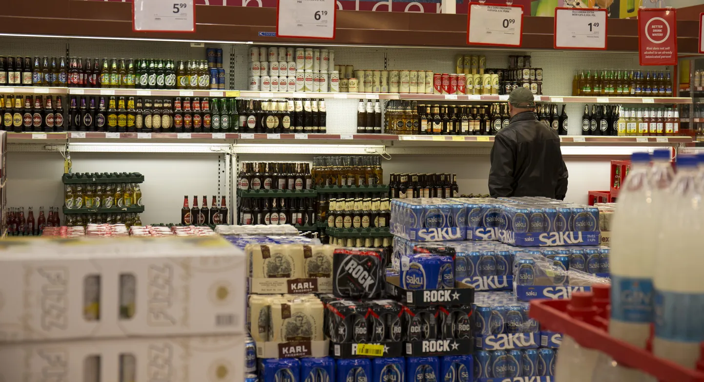 Alkoholimüük Rimi poes. Pilt on illustratiivne.