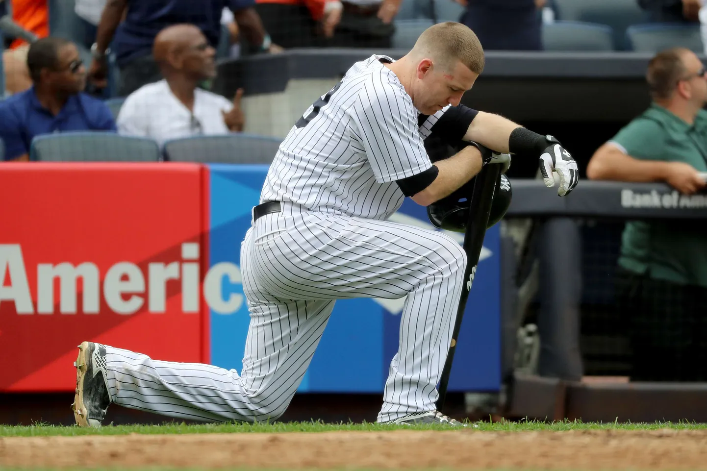 Todd Frazier on šokis, sest tema löödud pall tabas noort tüdrukut.