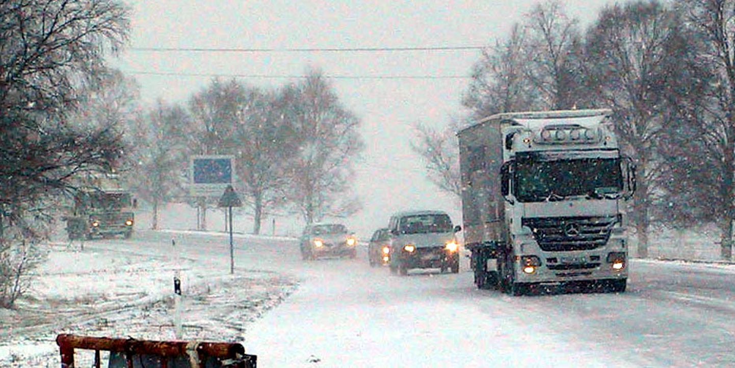 Tallinna-Narva maanteel on tee eriti libe ja varahommikul toimus seal ka mitu avariid.