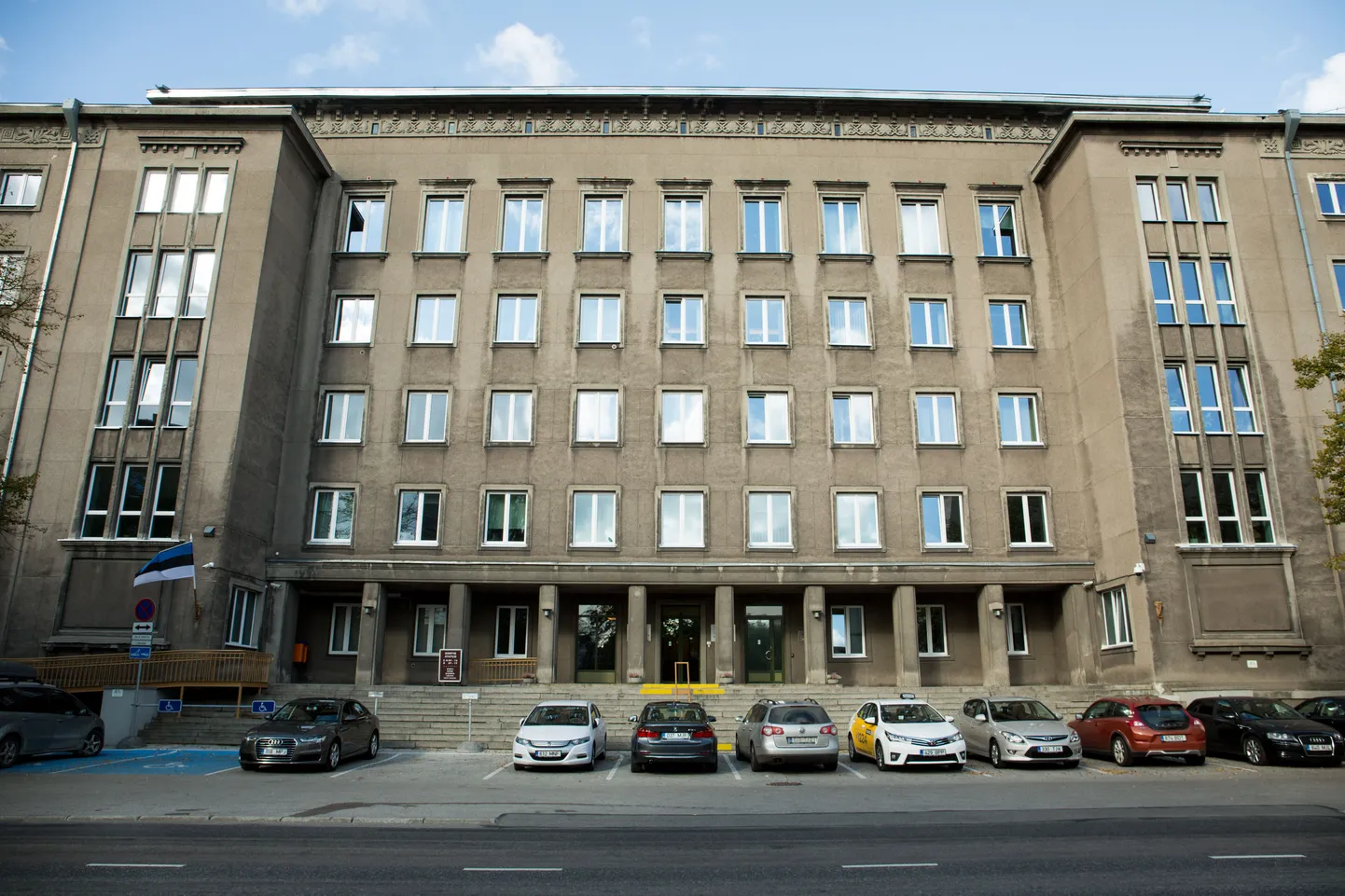 Бывшее здание Министерства социальных дел.
