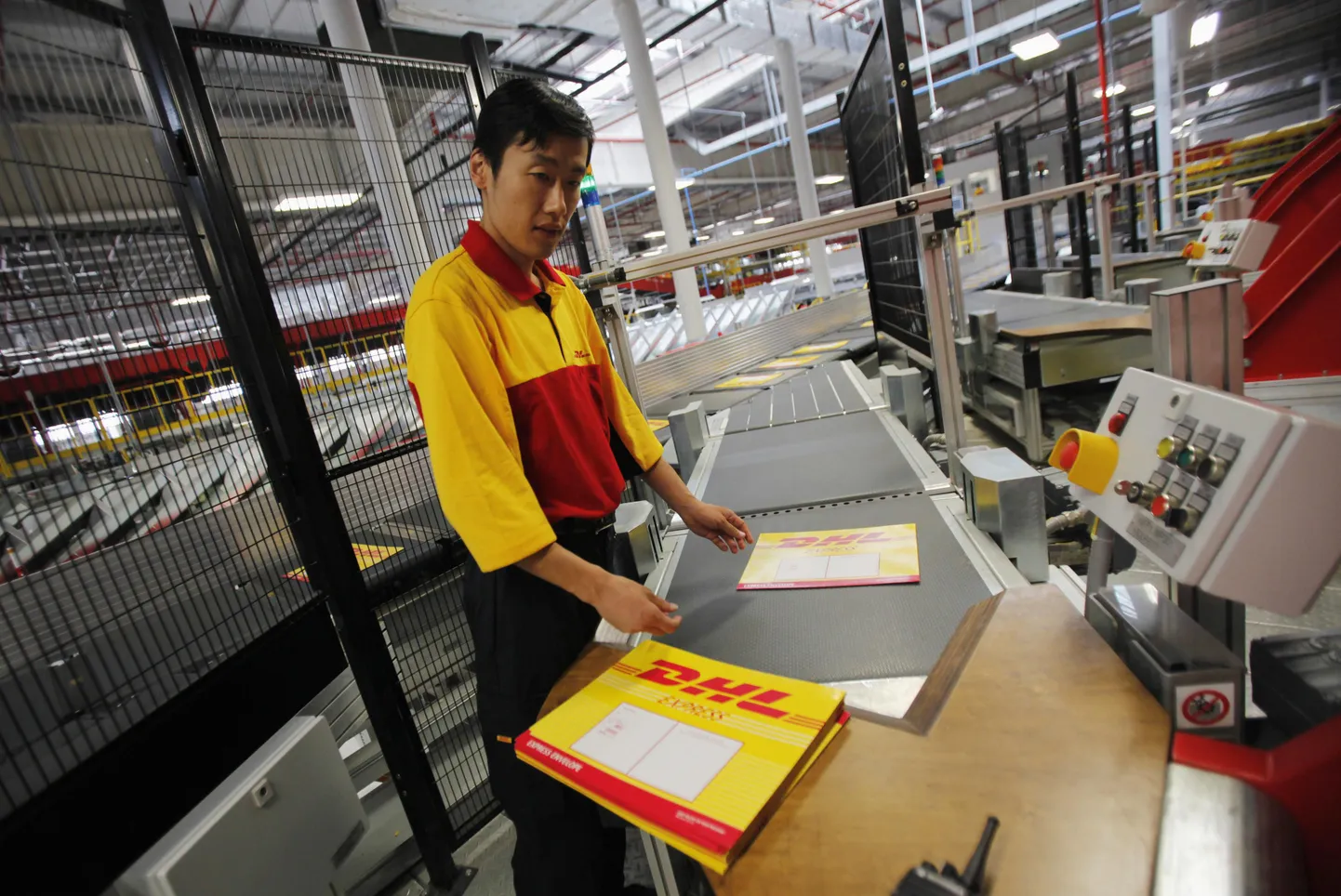 DHL