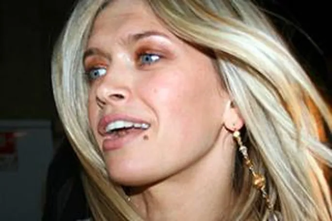 Жапон әйелдерінің юбкадағы фотосуреттері