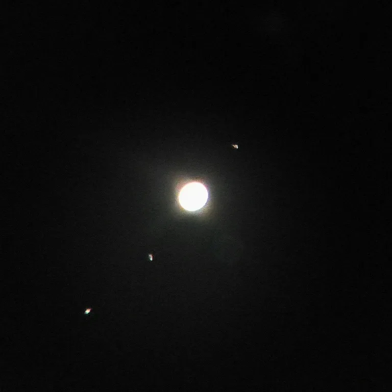 Jupiters un tā četri pavadoņi