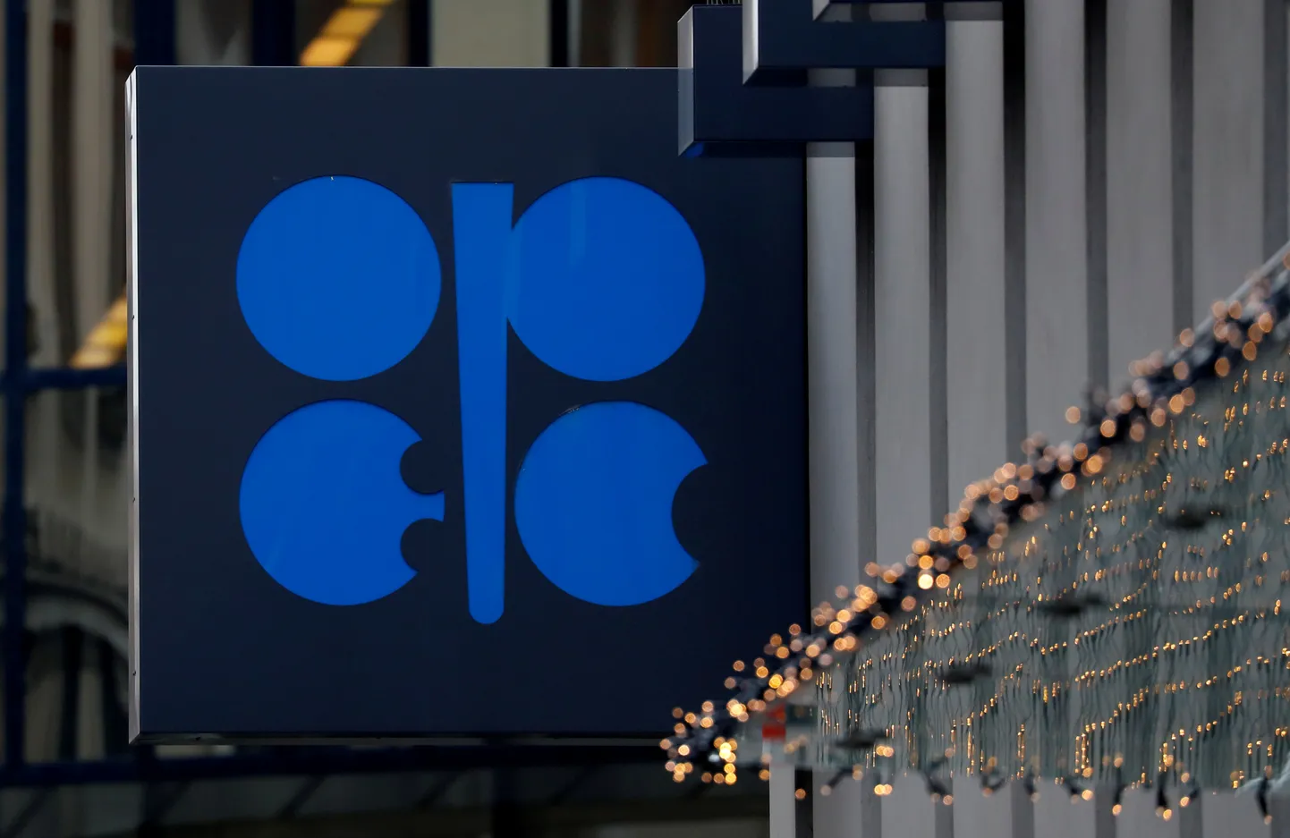 Naftat eksportivate riikide organisatsiooni (OPEC) logo väljaspool selle peakorterit Viinis.