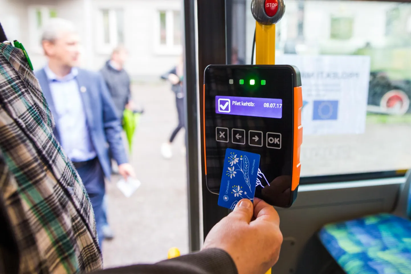 Pärnu uus bussipiletisüsteem tõi kaasa sissekirjutuste laine.