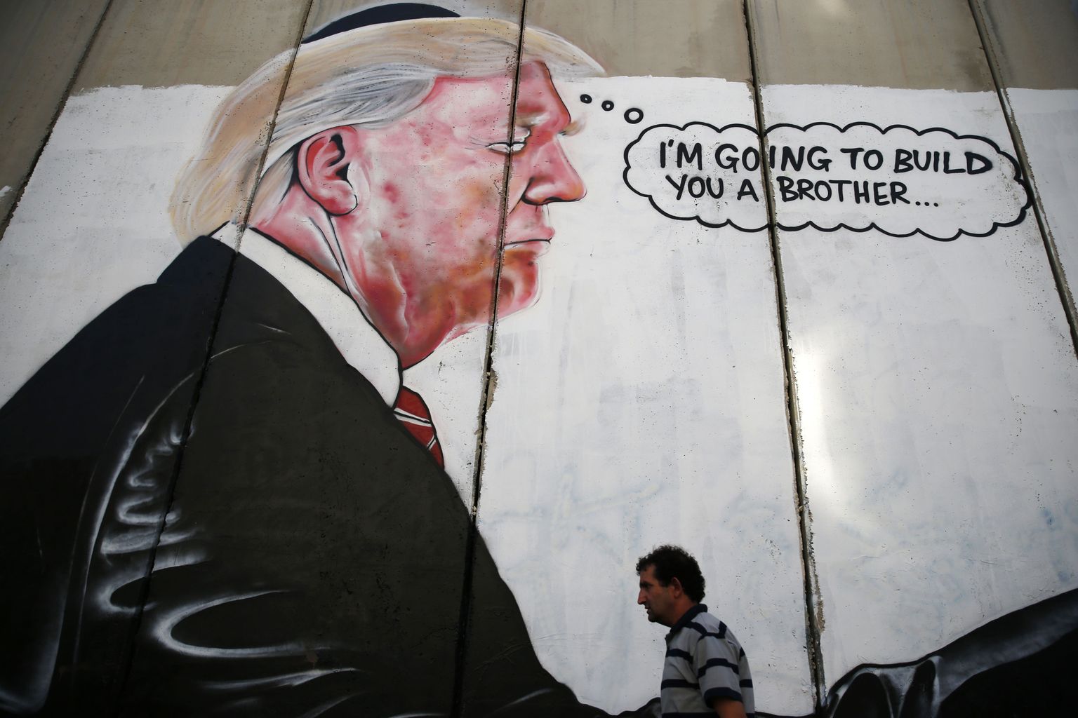 USA president Donald Trumpi kujutav graffiti Petlemma müüril, mis eraldab Palestiinat Iisraelist. 'Ma ehitan sulle venna,' teatab mõttemull.