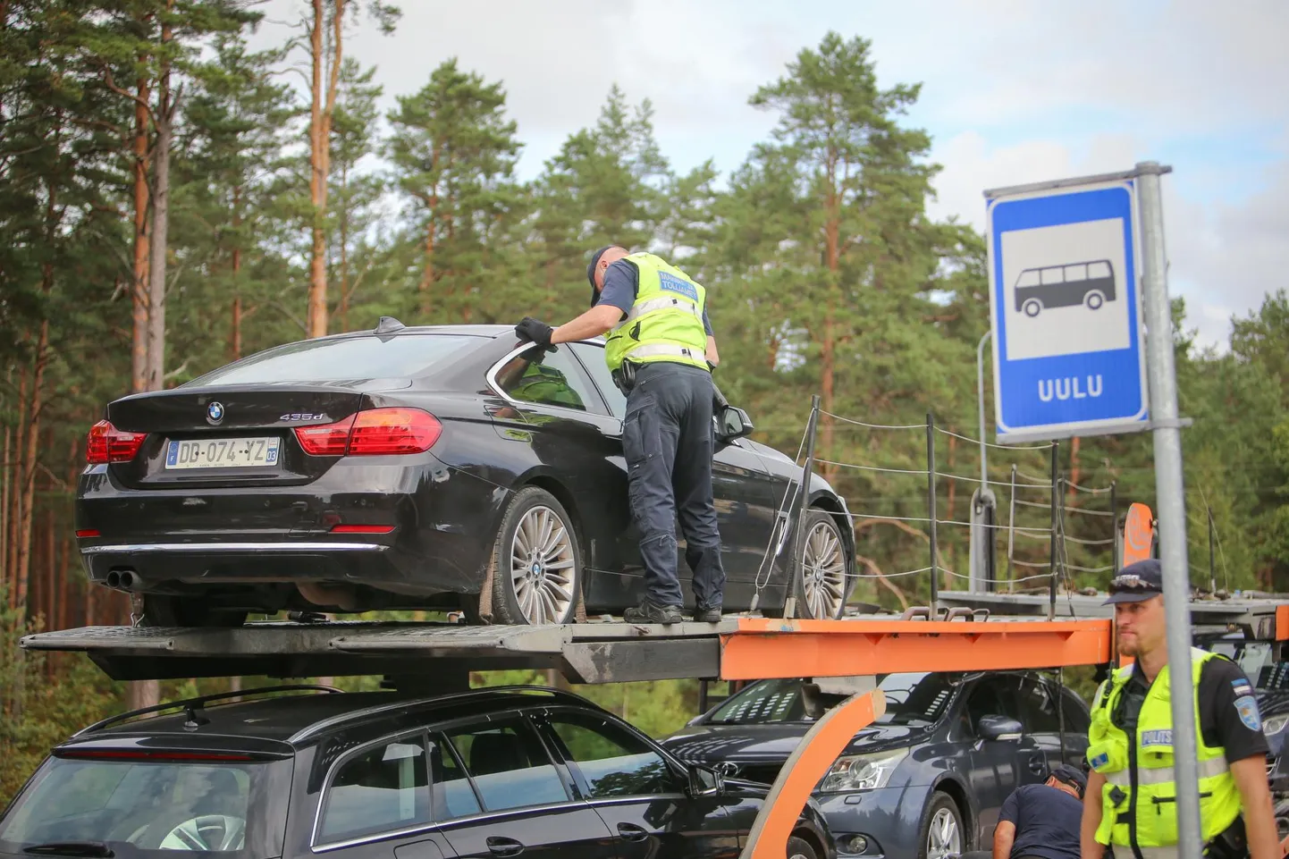 Vajadusel kontrollitakse sõiduki tagaistet või pagasiruumi, veendumaks, ega masinas ole ebaseaduslikku kaupa või peidetud inimesi.