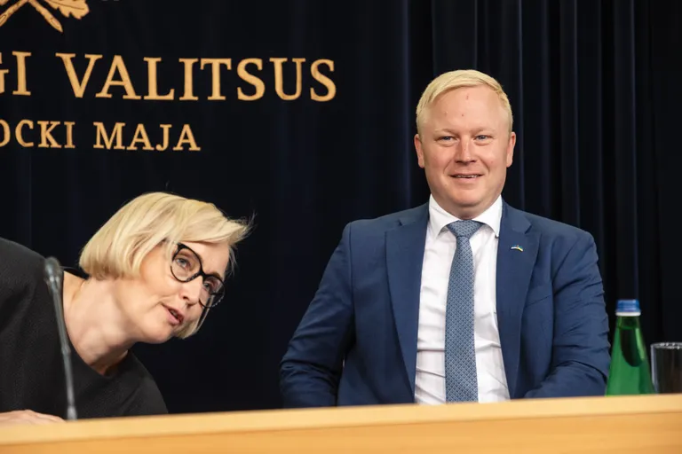 Kristina Kallas ja Mart Võrklaev eelmise valitsuse ministritena.