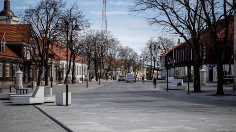 «Mingi tõuks kihutab minust mööda nagu postist!» Kuressaare 10 km/h piirang pani rahva vaidlema